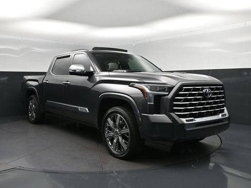 Used 2022 Toyota Tundra Capstone AWD/4WD image 9