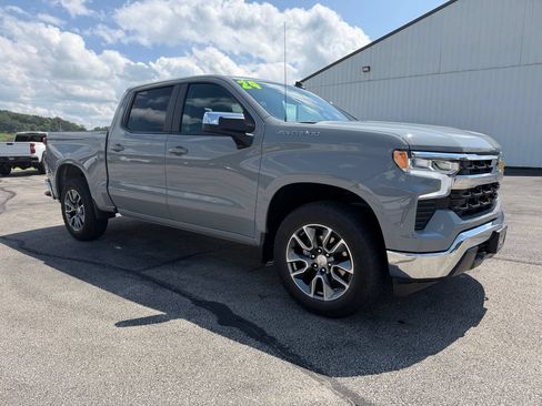 Used 2024 Chevrolet Silverado 1500 LT AWD/4WD image 3