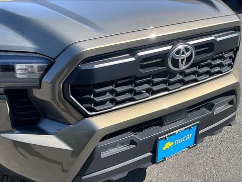 Used 2024 Toyota Tacoma TRD Off-Road AWD/4WD image 30