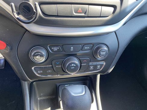 Used 2014 Jeep Cherokee Latitude image 18