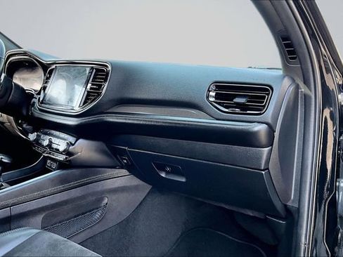 Used 2022 Dodge Durango GT image 27