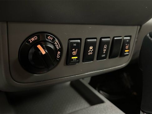 Used 2020 Nissan Frontier SV image 21