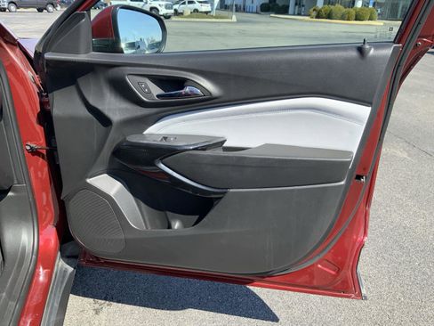 Used 2025 Chevrolet Trax LT w/ LT Convenience Package image 55