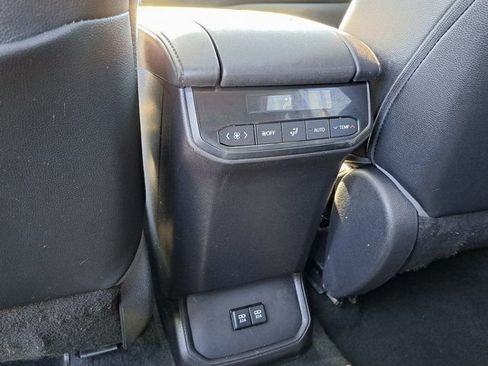 Used 2020 Toyota Highlander XLE AWD/4WD image 28