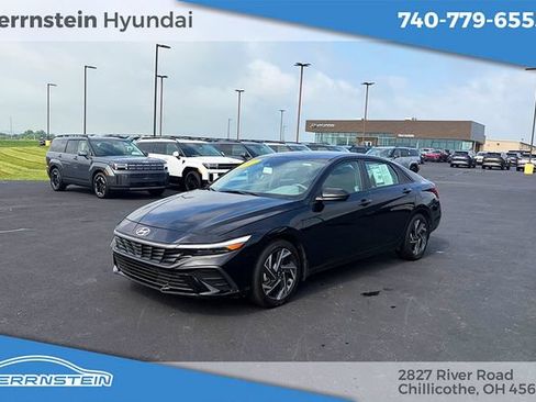 Used 2025 Hyundai Elantra Sport FWD image 3