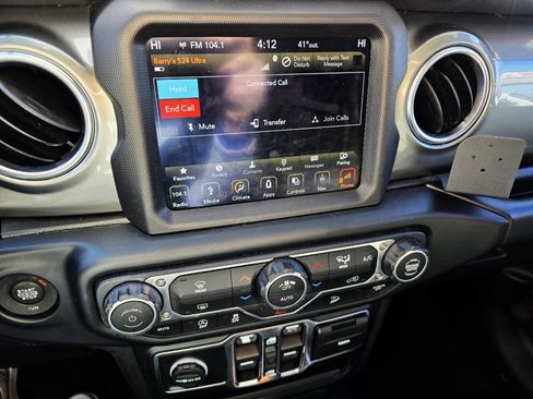 Used 2019 Jeep Wrangler Unlimited Sahara image 16