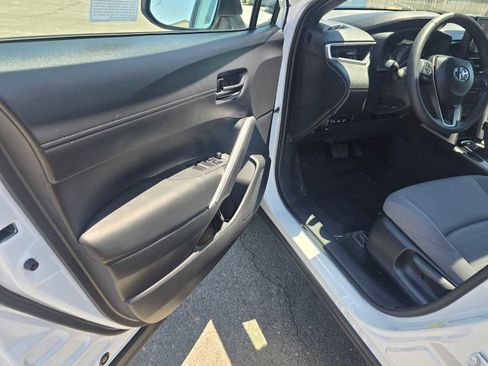 Used 2024 Toyota Corolla Cross AWD Hybrid w/ Moonroof Package image 22