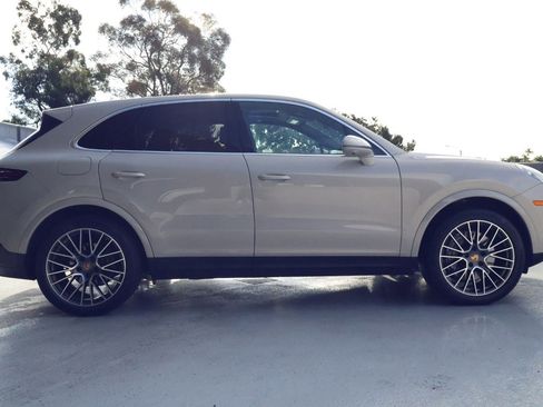 Certified 2023 Porsche Cayenne image 8