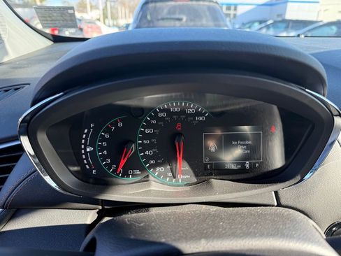 Used 2022 Chevrolet Trax LT w/ LT Convenience Package image 15