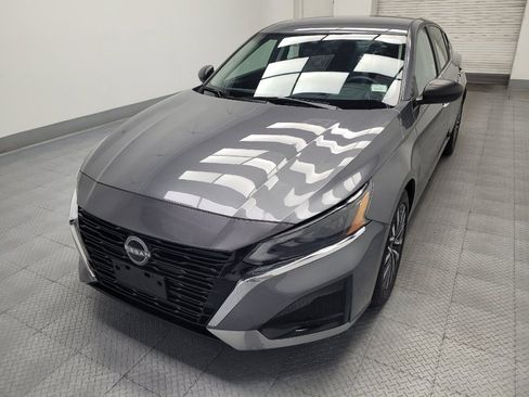 Used 2025 Nissan Altima 2.5 SV FWD image 15
