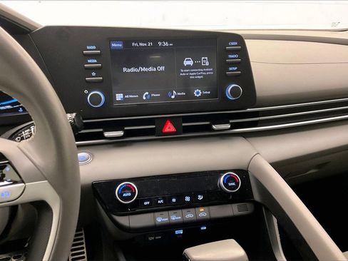 Certified 2025 Hyundai Elantra Sport image 5