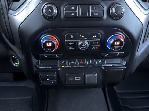 Used 2021 Chevrolet Silverado 1500 LT AWD/4WD image 24