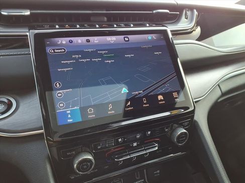 Certified 2022 Jeep Grand Cherokee Overland w/ Luxury Tech Group IV image 20