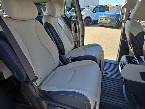 New 2026 Kia Carnival SX Prestige image 11