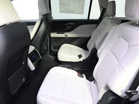 New 2026 Lincoln Aviator AWD w/ Jet Appearance Package image 21