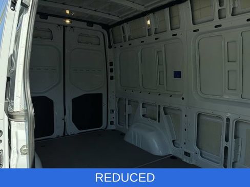Used 2025 Mercedes-Benz Sprinter 2500 image 33