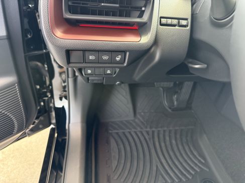 Certified 2025 Toyota Prius Plug-In Hybrid image 11