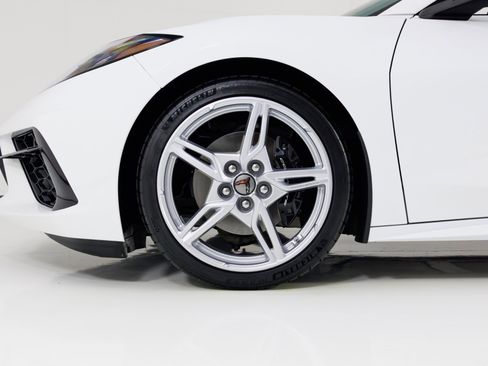 Used 2021 Chevrolet Corvette 2LT w/ Engine Appearance Package image 11