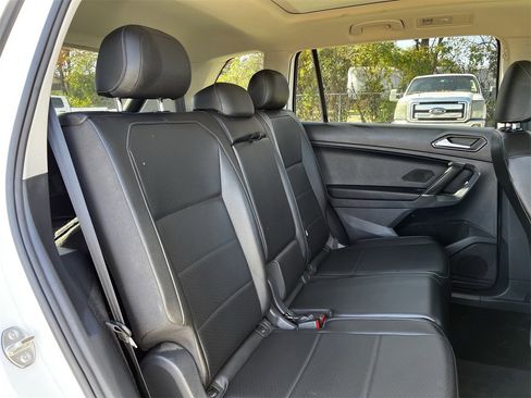 Used 2018 Volkswagen Tiguan SEL image 27