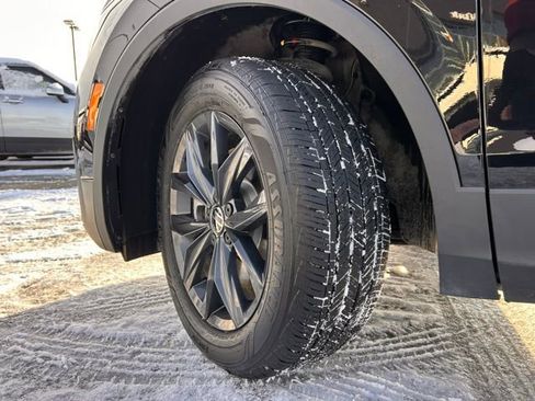 Used 2024 Volkswagen Tiguan SE image 10