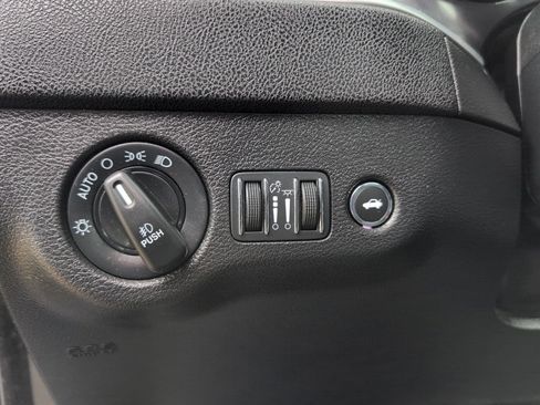 Used 2019 Dodge Charger SXT image 24