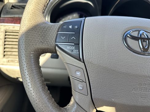 Used 2011 Toyota Avalon Limited image 19