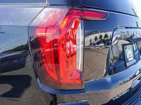 Used 2023 GMC Yukon XL Denali Ultimate image 7