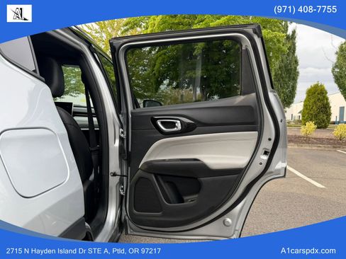 Used 2025 Jeep Compass Limited AWD/4WD image 15