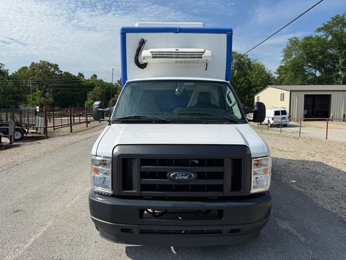 Used 2023 Ford E-350 and Econoline 350 Super Duty w/ Power Windows & Locks Group RWD image 8