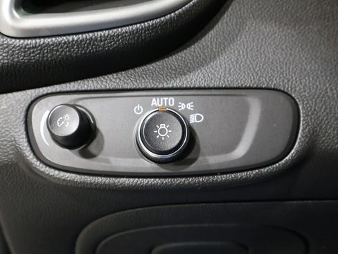 Used 2022 Chevrolet Trax LT w/ Premium Seat Package image 33