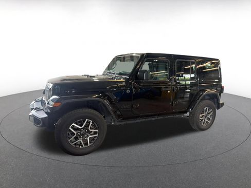 Used 2025 Jeep Wrangler Unlimited Sahara AWD/4WD image 4
