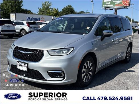 Used 2023 Chrysler Pacifica Limited FWD image 13