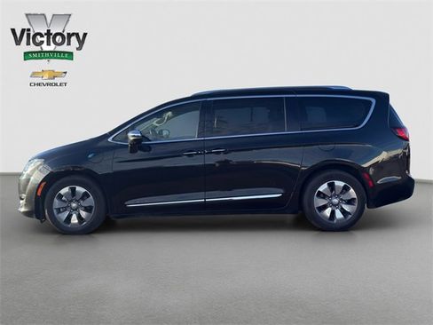 Used 2020 Chrysler Pacifica Limited w/ Advanced Safetytec Group image 3