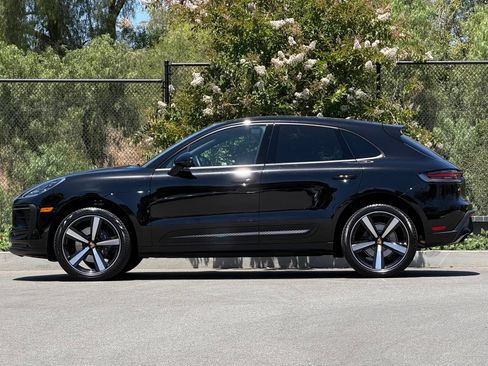 Used 2026 Porsche Macan AWD/4WD image 2
