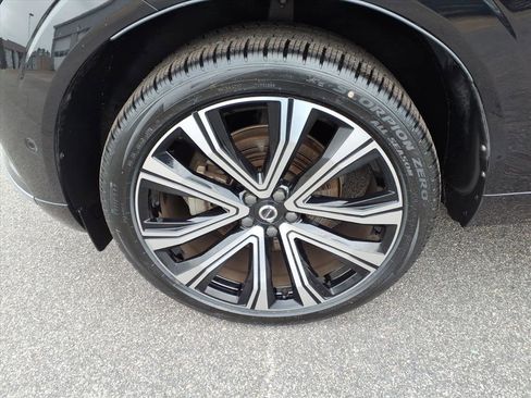 Certified 2023 Volvo XC60 B5 Ultimate w/ Climate Package image 11