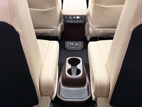 Used 2022 Toyota Highlander Platinum image 49