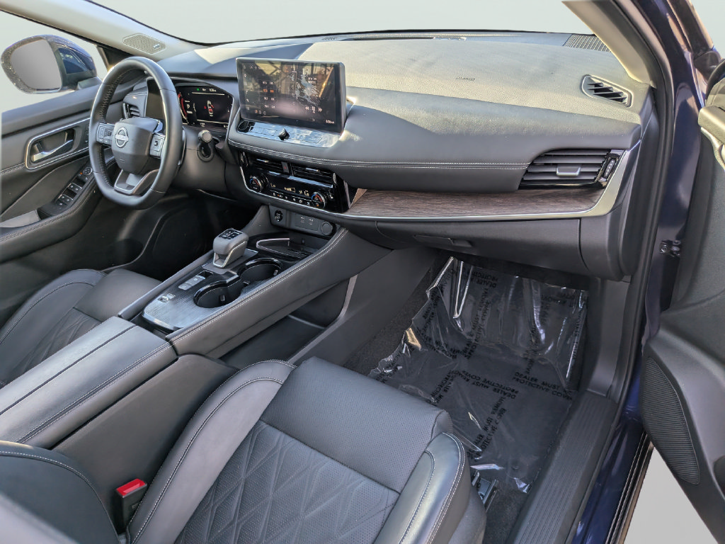 Used 2025 Nissan Rogue Platinum FWD image 12