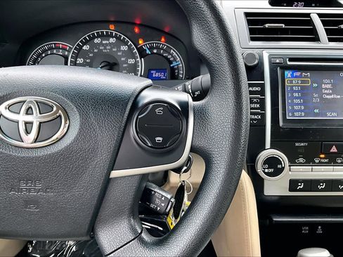 Used 2013 Toyota Camry LE image 23