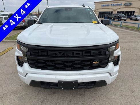 Used 2023 Chevrolet Silverado 1500 Custom image 2