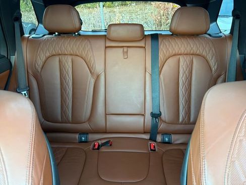 Used 2021 BMW X5 M50i image 18