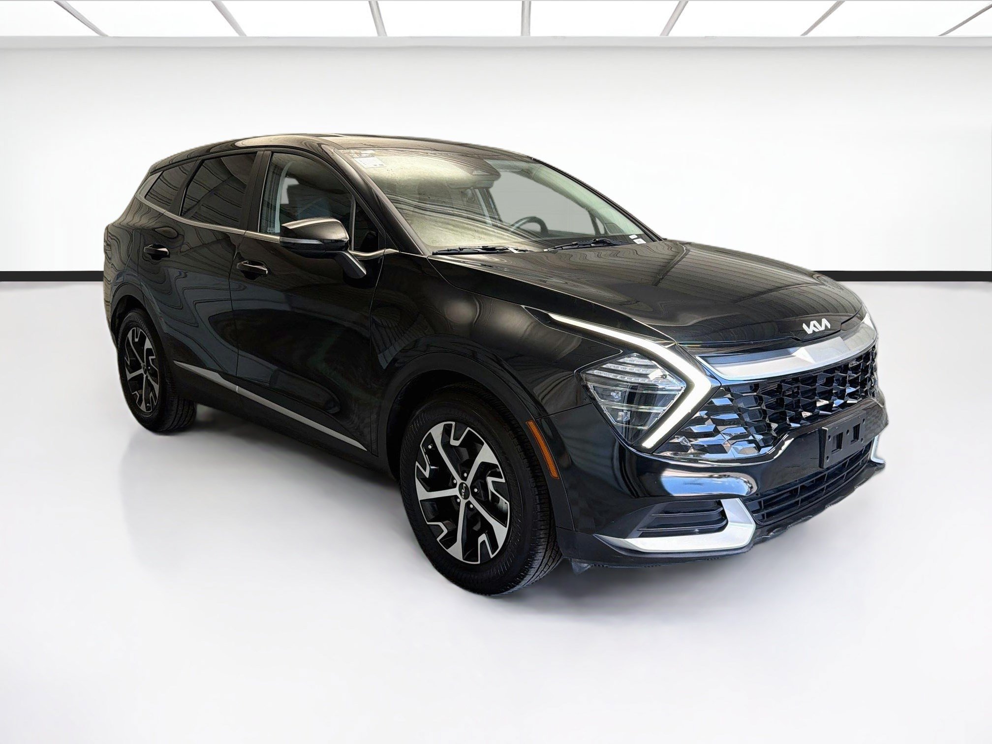 Used 2025 Kia Sportage EX FWD image 3