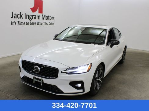 Certified 2024 Volvo S60 B5 Core FWD image 1
