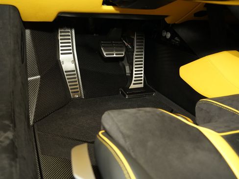 Used 2023 Lamborghini Huracan Tecnica RWD image 28