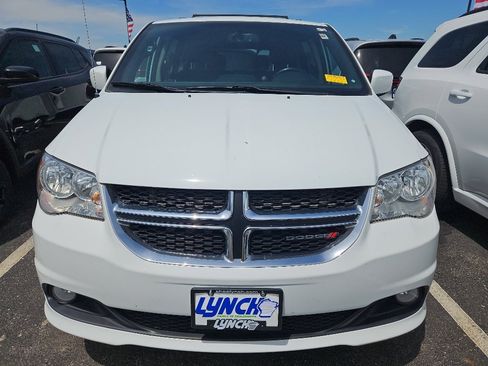 Used 2018 Dodge Grand Caravan SXT w/ Rear Park Assist Package FWD image 2