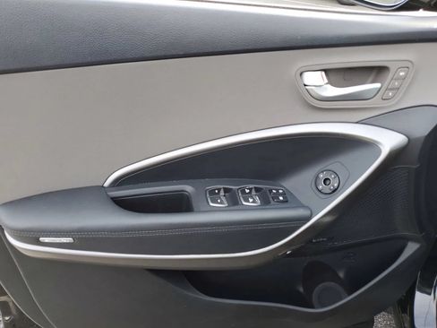 Used 2017 Hyundai Santa Fe FWD image 18