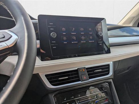 New 2025 Volkswagen Taos SE image 15