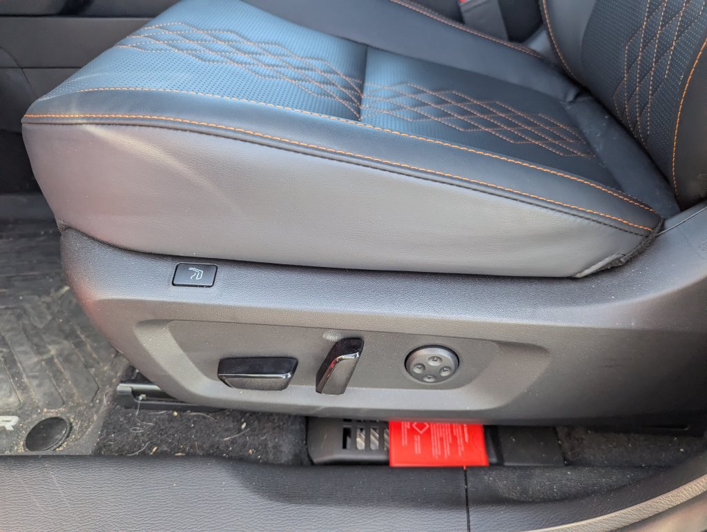 Used 2025 Mitsubishi Outlander 4WD Plug-In Hybrid image 19