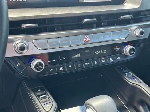 Used 2025 Kia Telluride AWD image 10