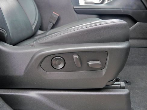 Used 2021 Chevrolet Tahoe Z71 w/ Z71 Signature Package image 13