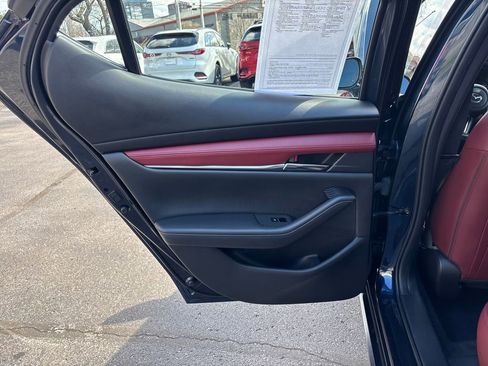 Used 2019 MAZDA MAZDA3 Hatchback w/ Premium Package image 39